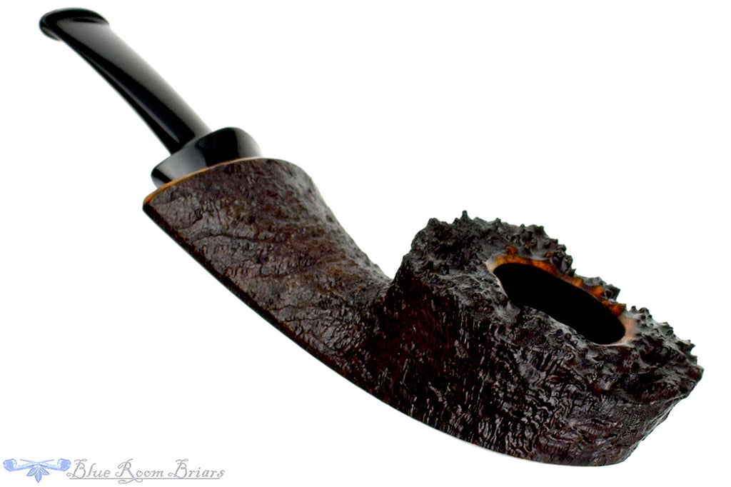 Blue Room Briars is proud to present this David Huber Pipe Sandblast Speeding Wide Shank Dublin with Plateau