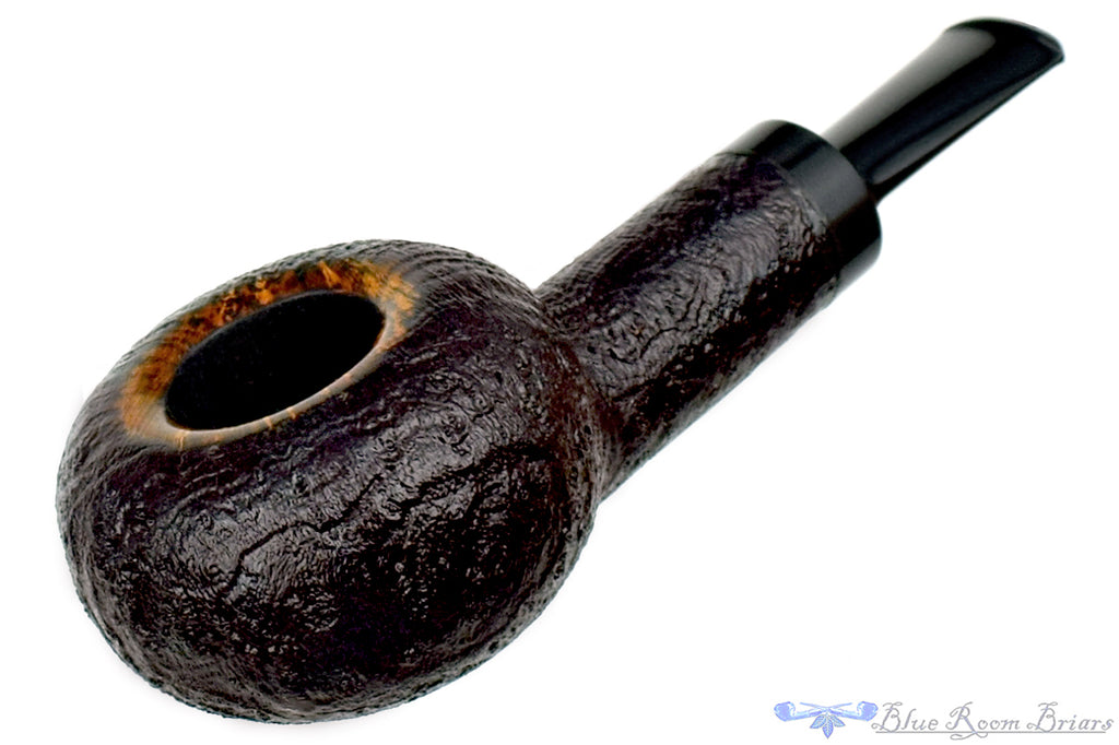 Blue Room Briars is proud to present this David Huber Pipe Sandblast Tomato