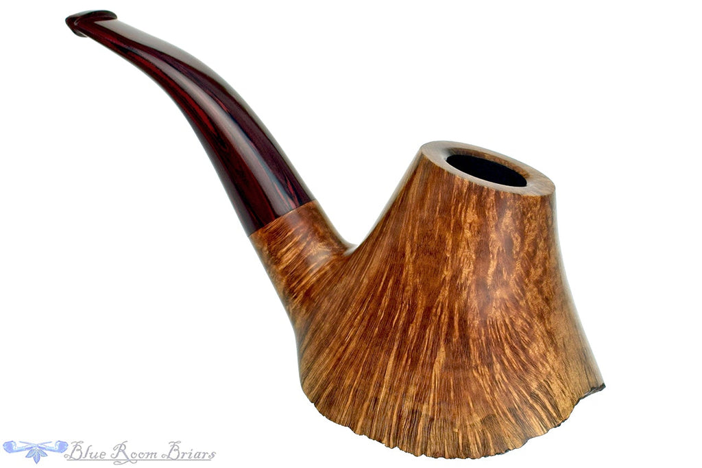 Blue Room Briars is proud to present this Moretti Collection (2020 Make) Bent Volcano Freehand with Plateau and Brindle