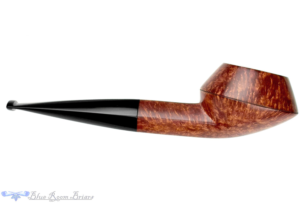 Blue Room Briars is proud to present this Dr. Bob Pipe (H) Modern Bulldog