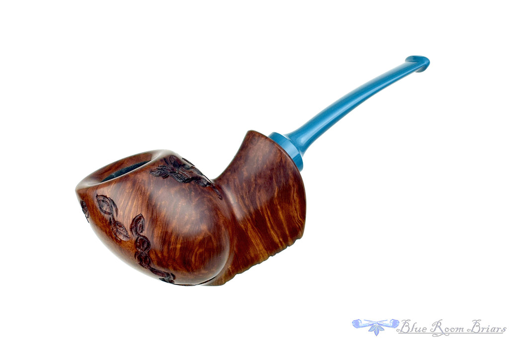 Blue Room Briars is proud to present this C Kent Joyce Pipe Spot Carved Egg with Plateau