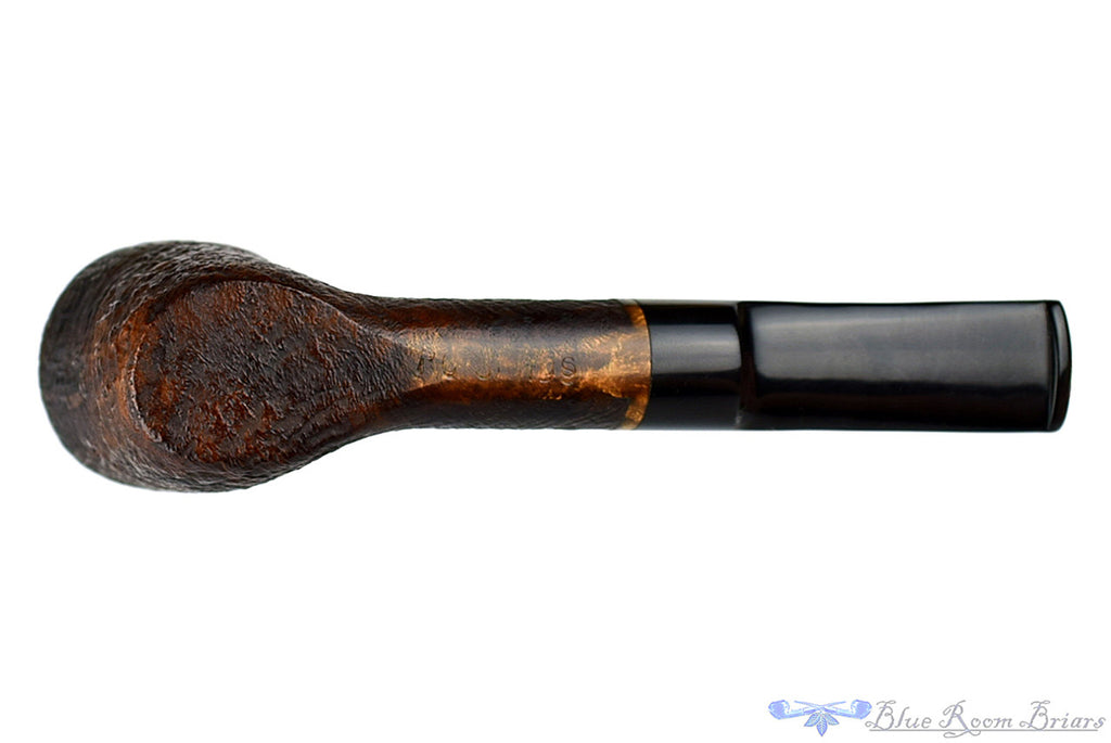 Blue Room Briars is proud to present this RC Sands Pipe Sandblast Poker Sitter with Plateau