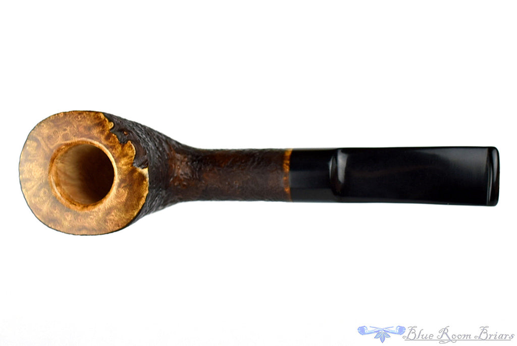 Blue Room Briars is proud to present this RC Sands Pipe Sandblast Poker Sitter with Plateau