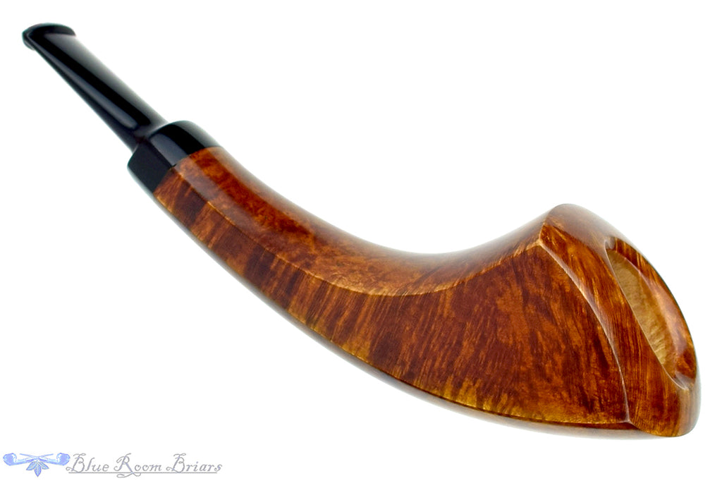Blue Room Briars is proud to present this Sergey Cherepanov Pipe Panelled Horn