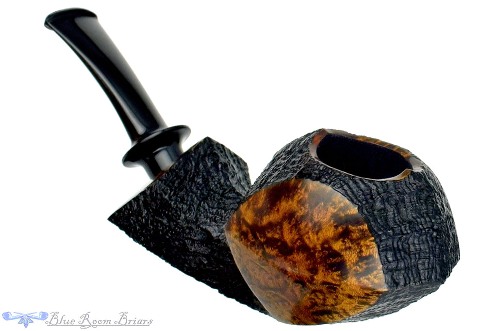Blue Room Briars is proud to present this David Huber Pipe Sandblast Armored Bull Fish